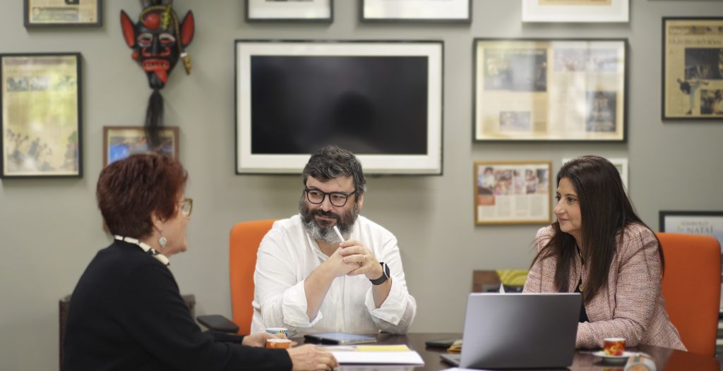 Reunião de briefing com cliente do serviço de Mentoria e Consultoria de Marketing e Comunicação Digital